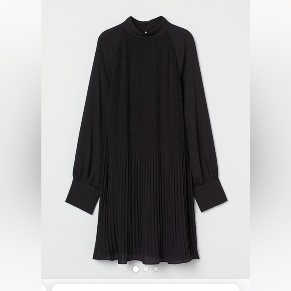 NWOT H&M knee length, a-line, lined chiffon dress. Preferred for holiday! - Picture 1 of 7